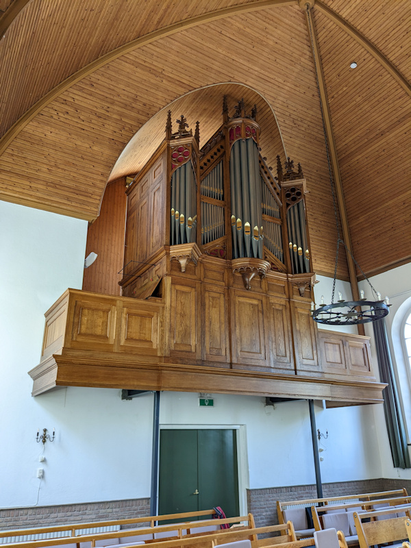 Orgel Nieuwaal opgesteld