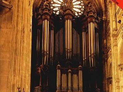 Bernard Leonardy plays DURUFLE